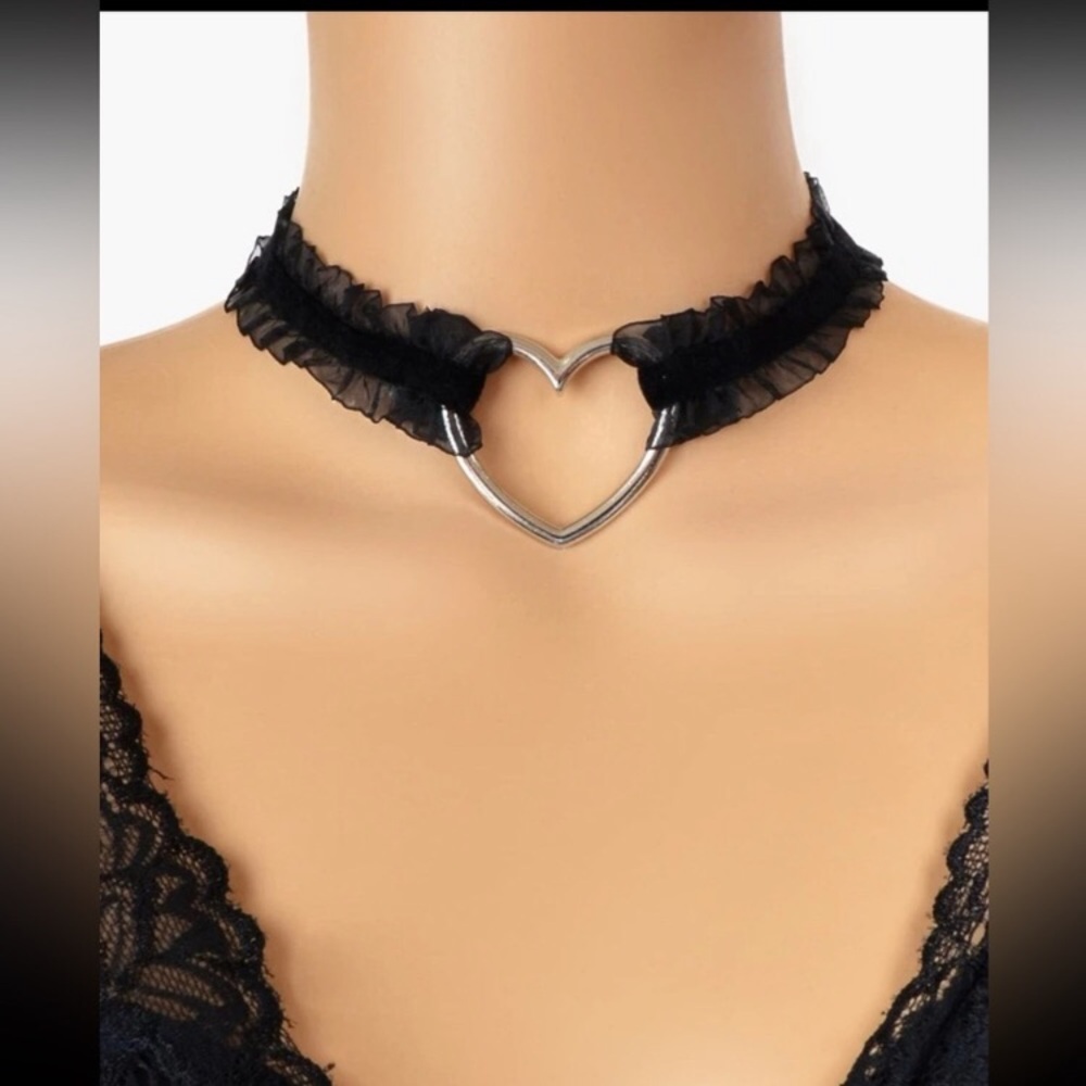 🖤 Lovely Heart Ruffle Mesh Choker 🖤